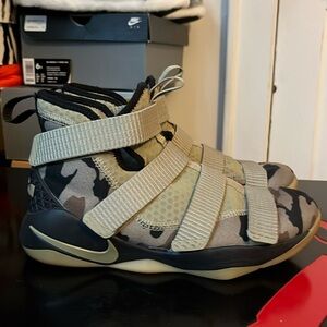 Nike Lebron Zoom Soldier 11 Camo